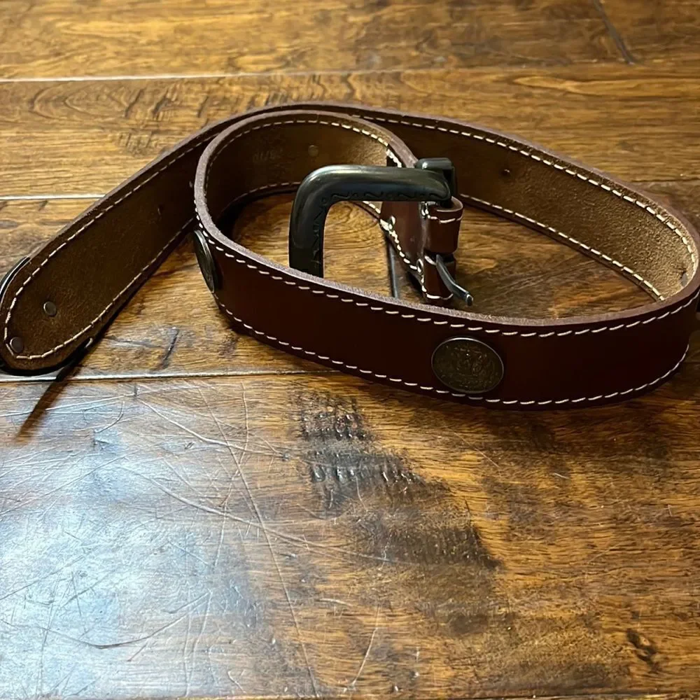 Filrund leather belt with metal quarter embellishments!